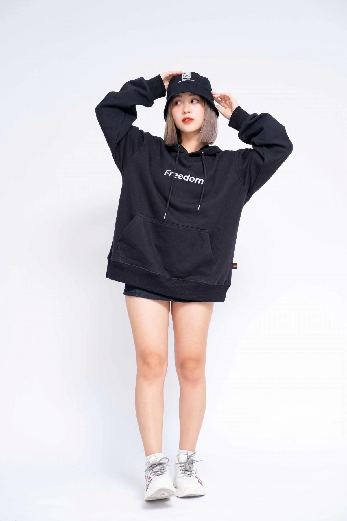 Gia Công Thời Trang Áo Hoodie Oversized Nữ Freedom Reflection1