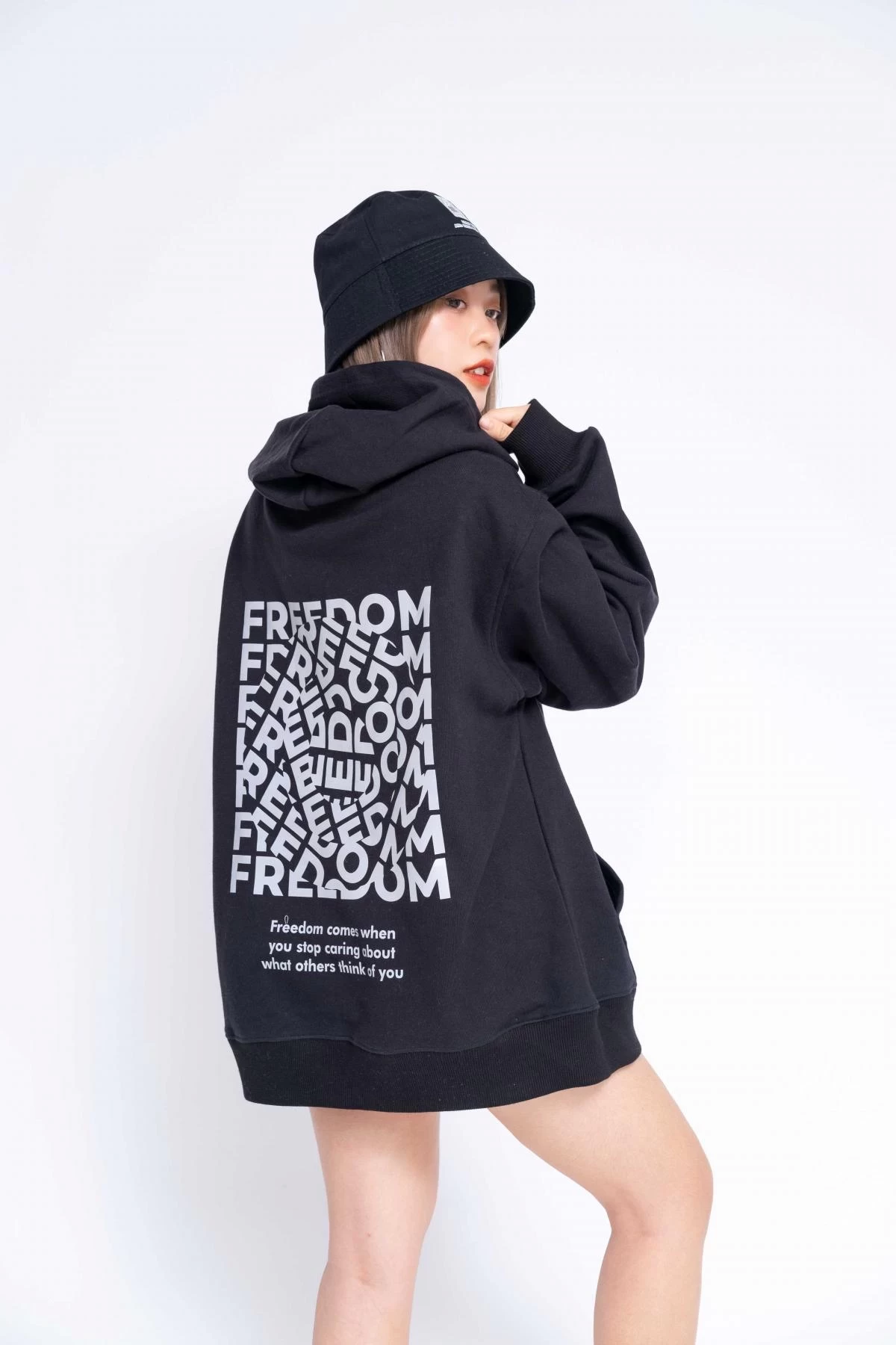 Gia Công Thời Trang Áo Hoodie Oversized Nữ Freedom Reflection4